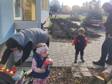 766efb44-0e94-4479-8442-f388b803994f(1)